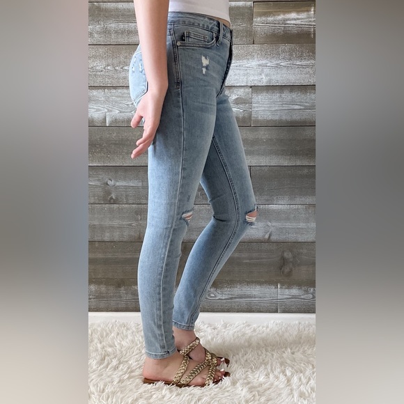 judy blue mid rise tummy control destroyed skinny jeans light wash JB88797REG LT - Picture 7 of 14